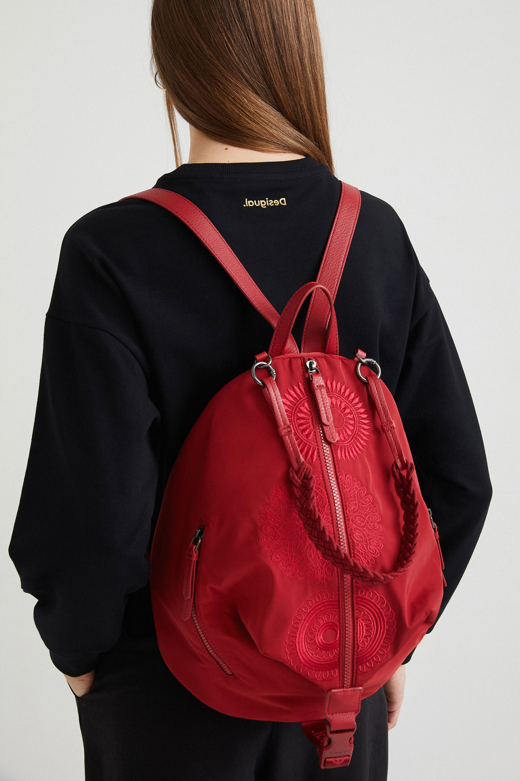 Mochila hot sale roja desigual