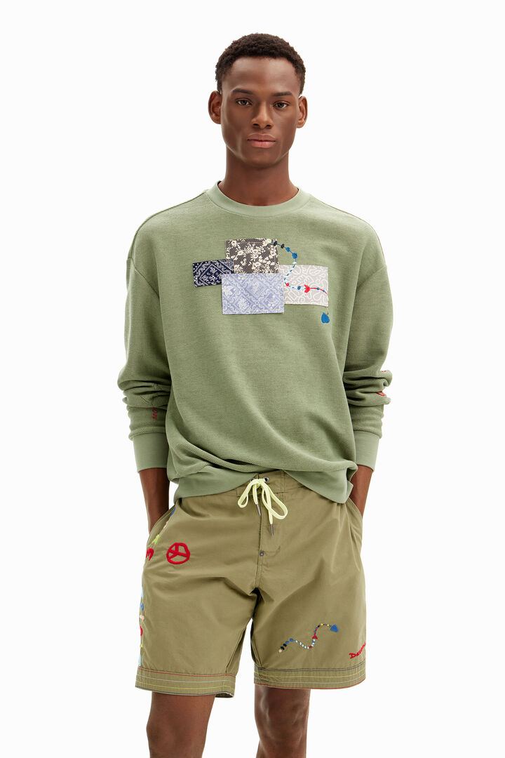Plain sweatshirt with cutouts.