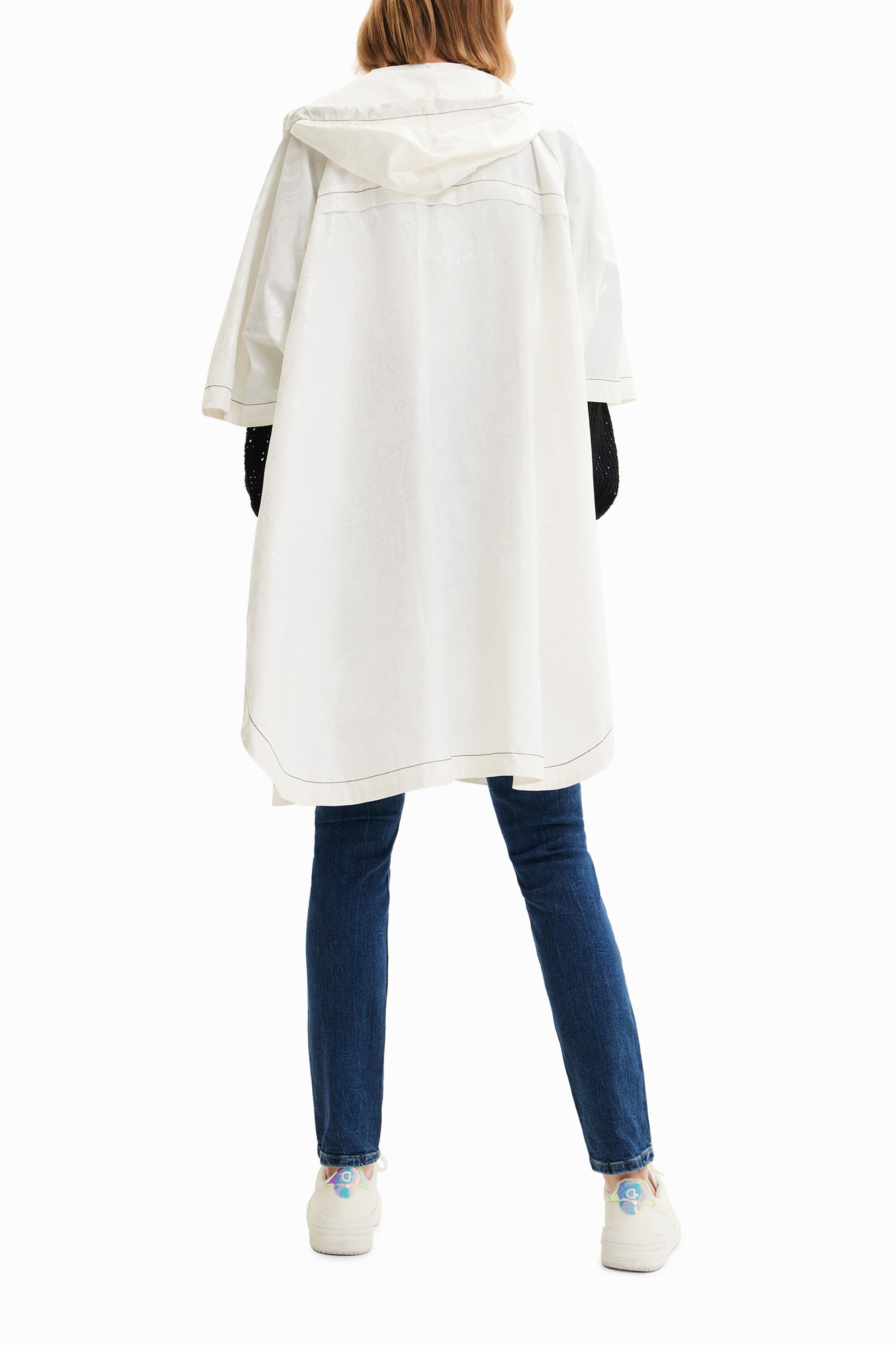 ゴゴ Kurtka przeciwdeszczowa składana z nadrukiem typu logomania