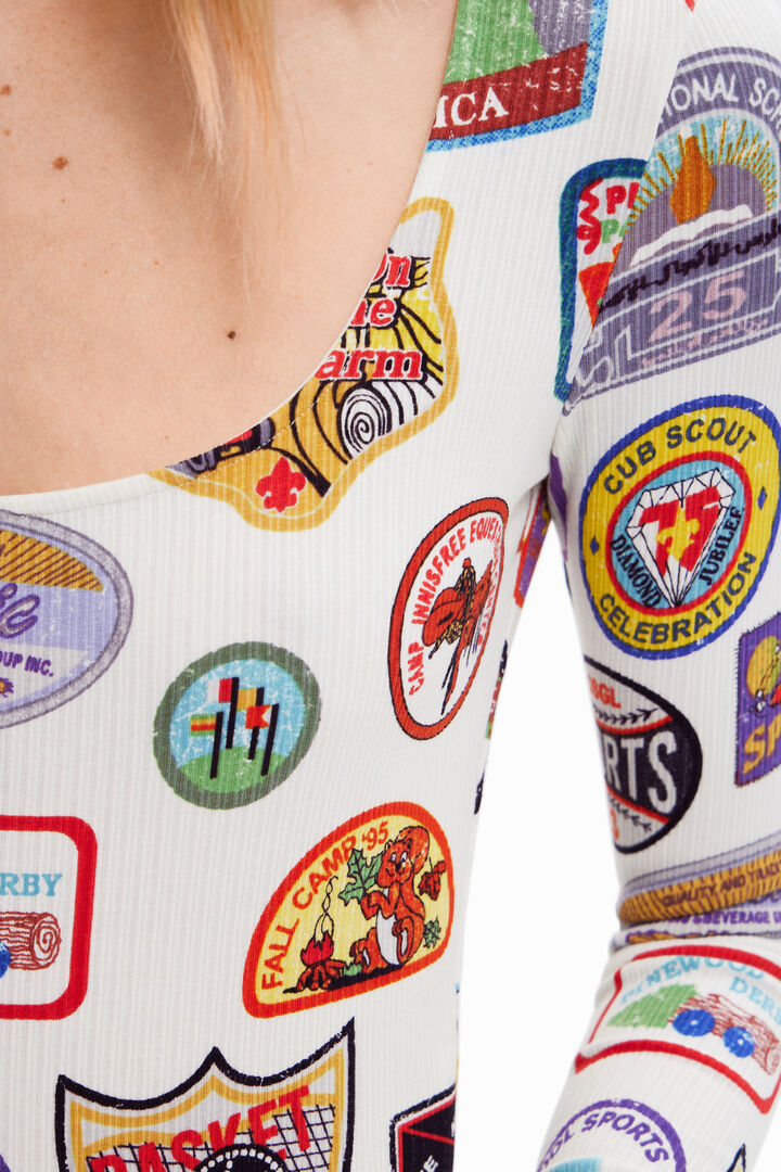 Body with college patch print | Desigual