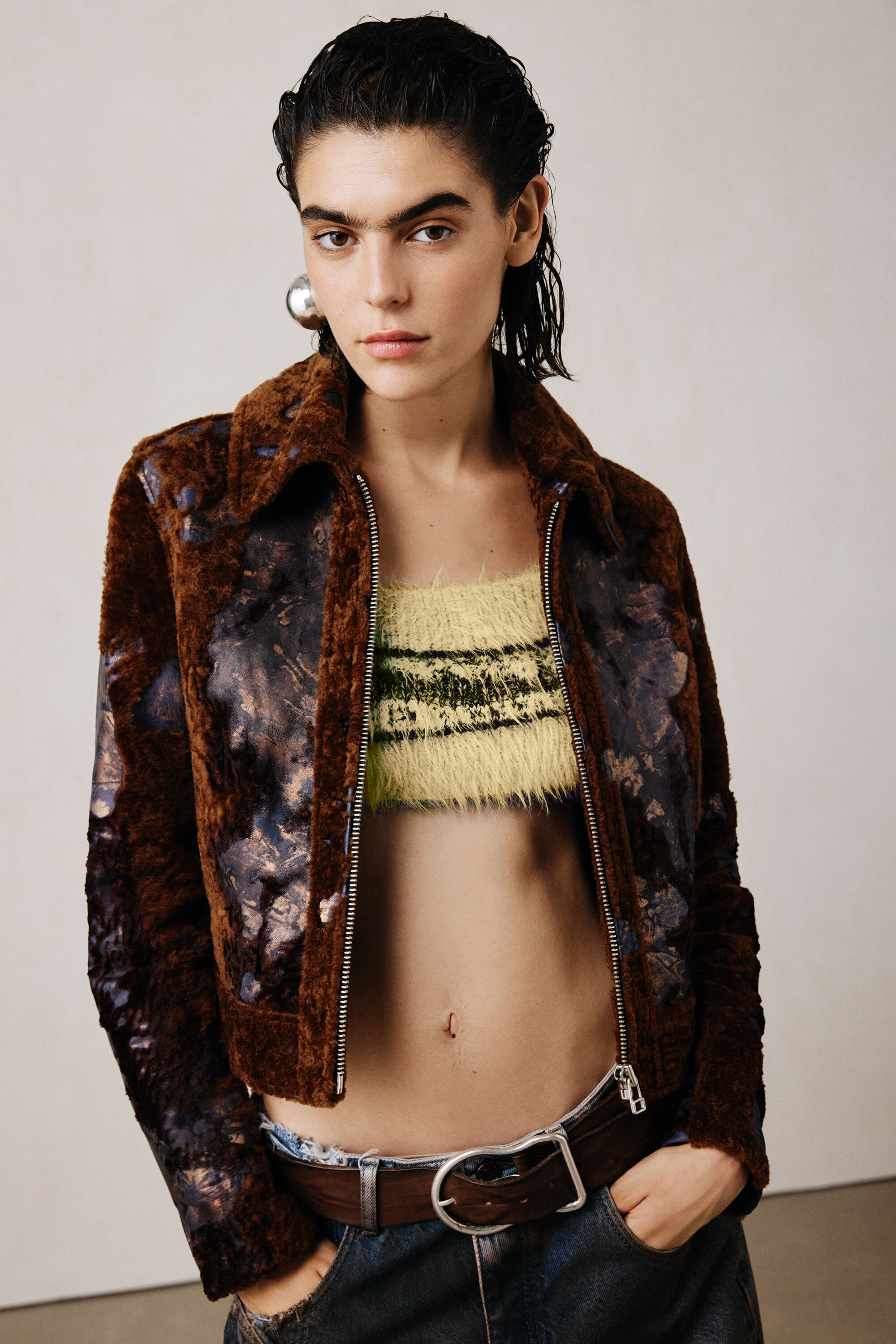 美品desigual黒 ジッパー ハイネック ジャケットsize44大きいサイズ 美品desigual黒 ジッパー ハイネック ジャケットsize44大きいサイズ