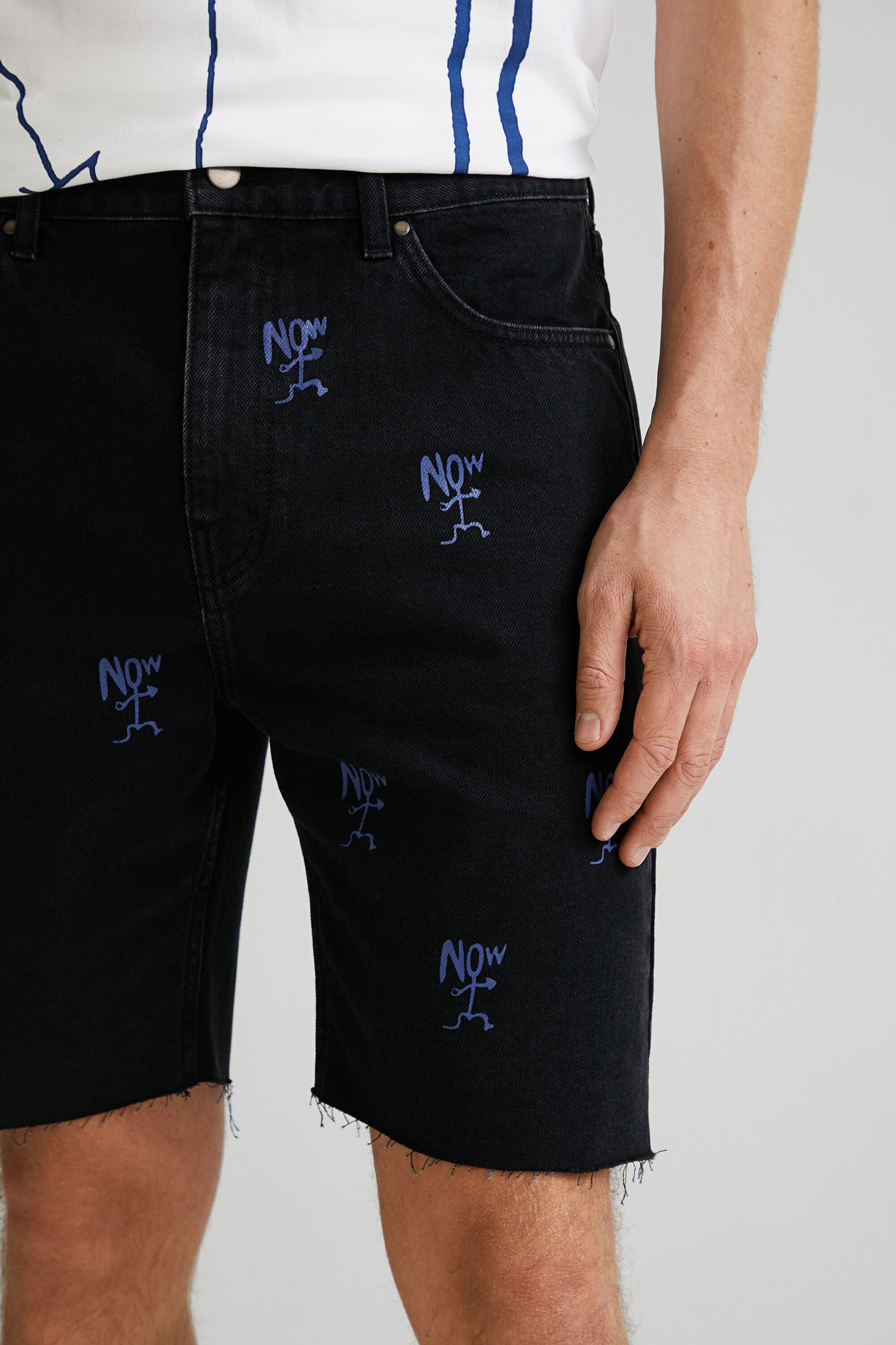 Denim Bermuda shorts frayed hem