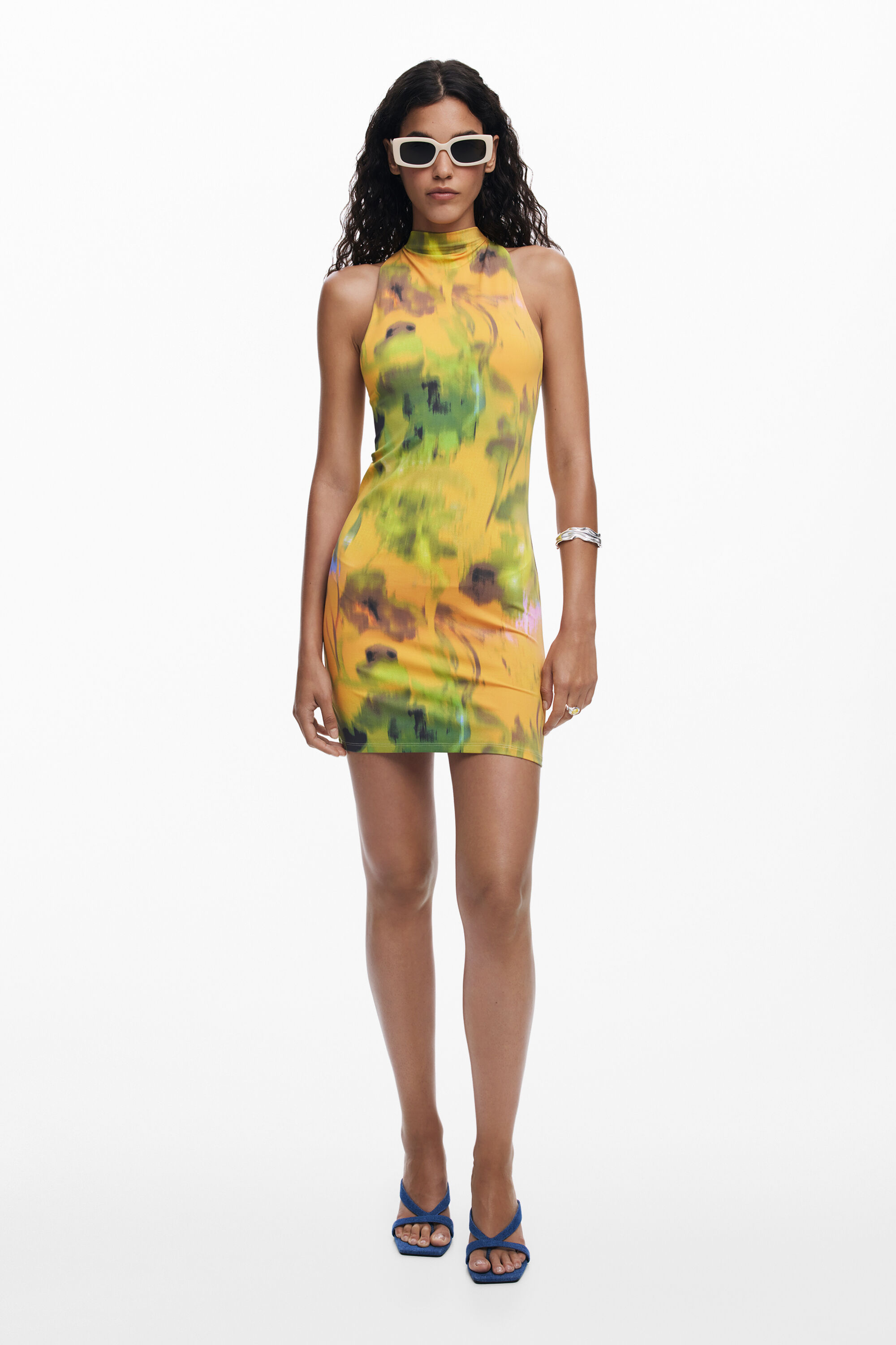 Verblasstes kurzes Kleid