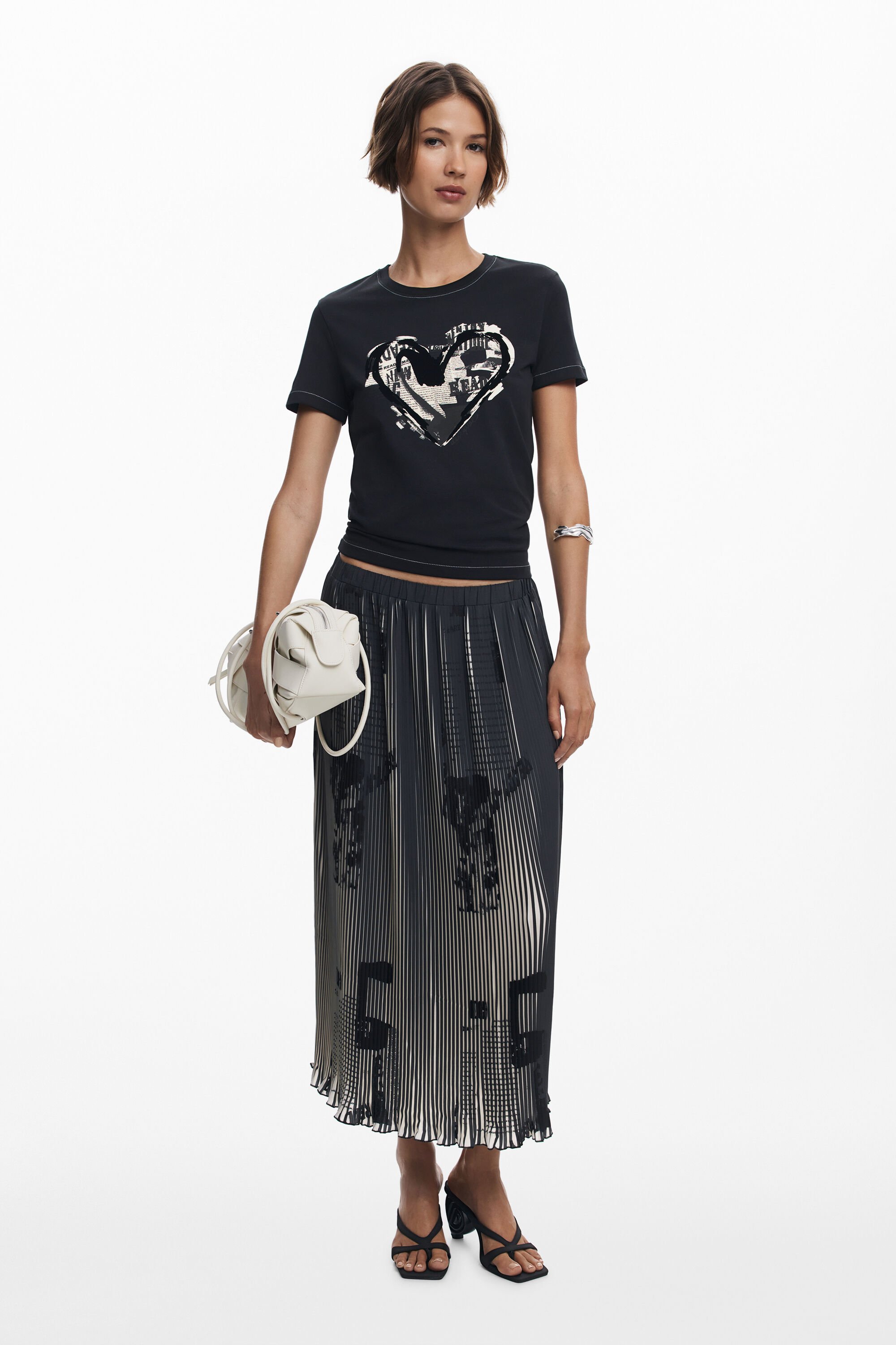 T-Shirt mit Herz-Zeitungsdruck