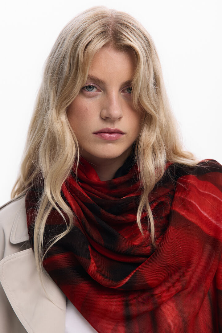 Foulard rectangulaire à fleurs | Desigual