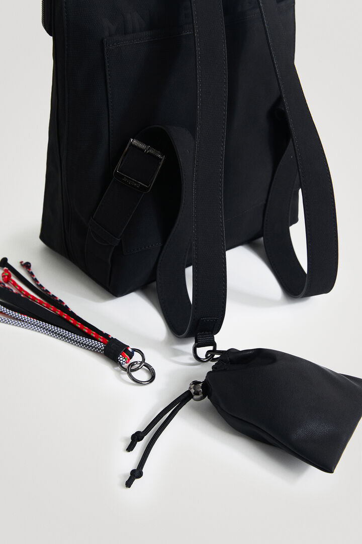 Square backpack extensible flap | Desigual