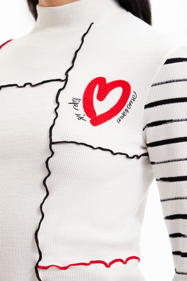 Bordázott póló szív mintával | Desigual