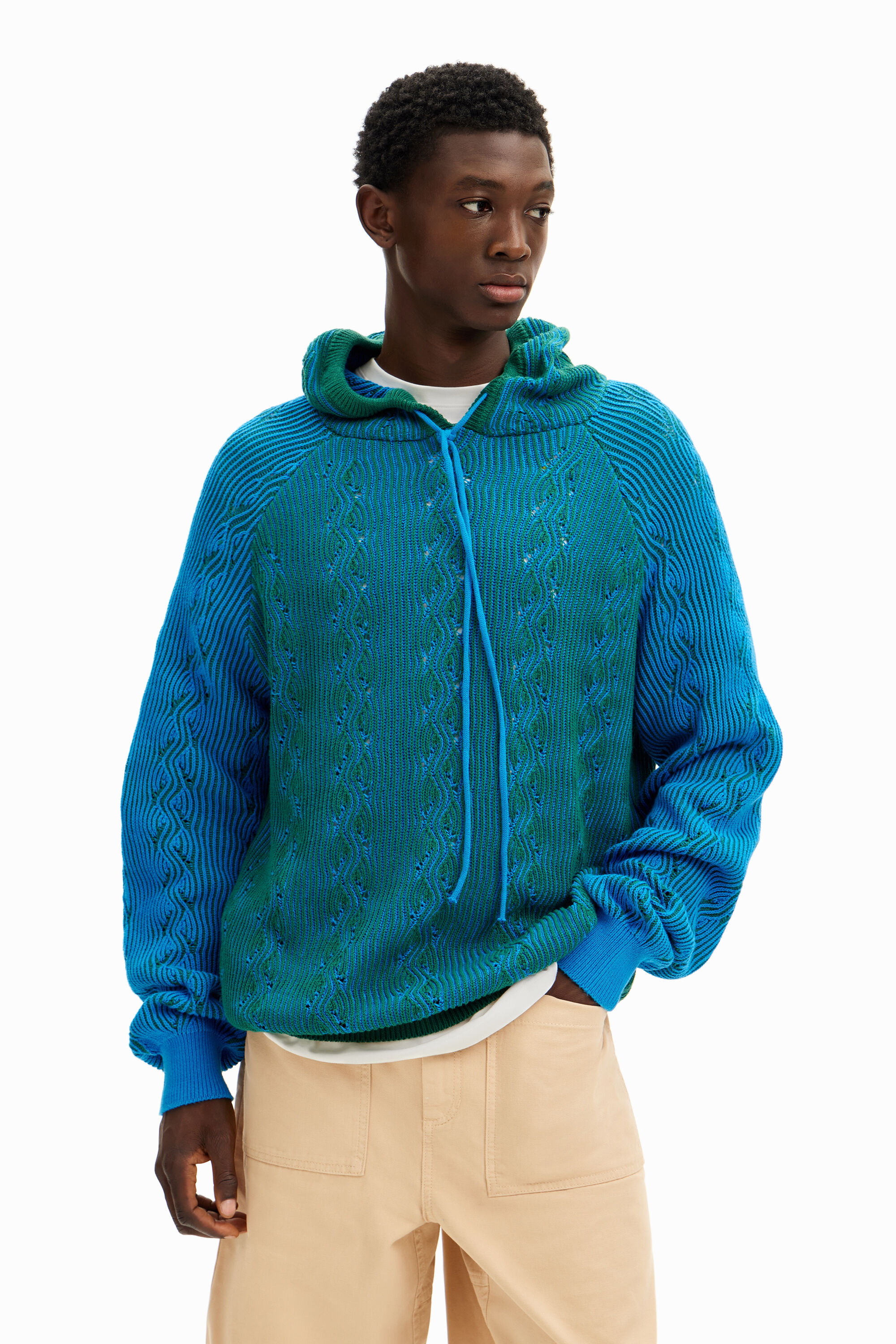 Pull en maille a capuche