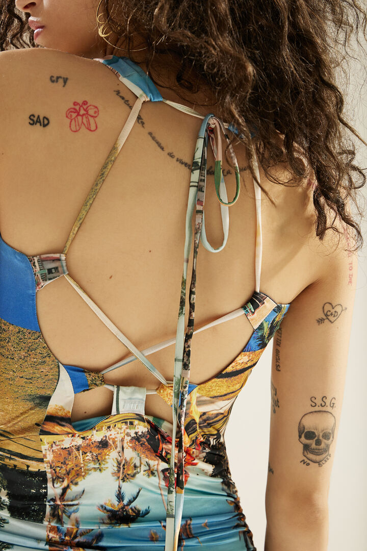 Priliehavé minišaty South Beach | Desigual