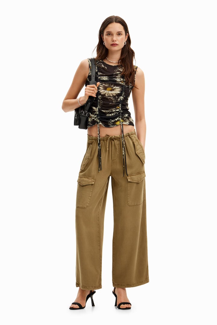 Wide-leg cargo trousers