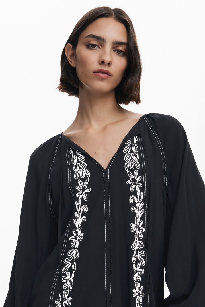Blouse with contrast embroidery | Desigual