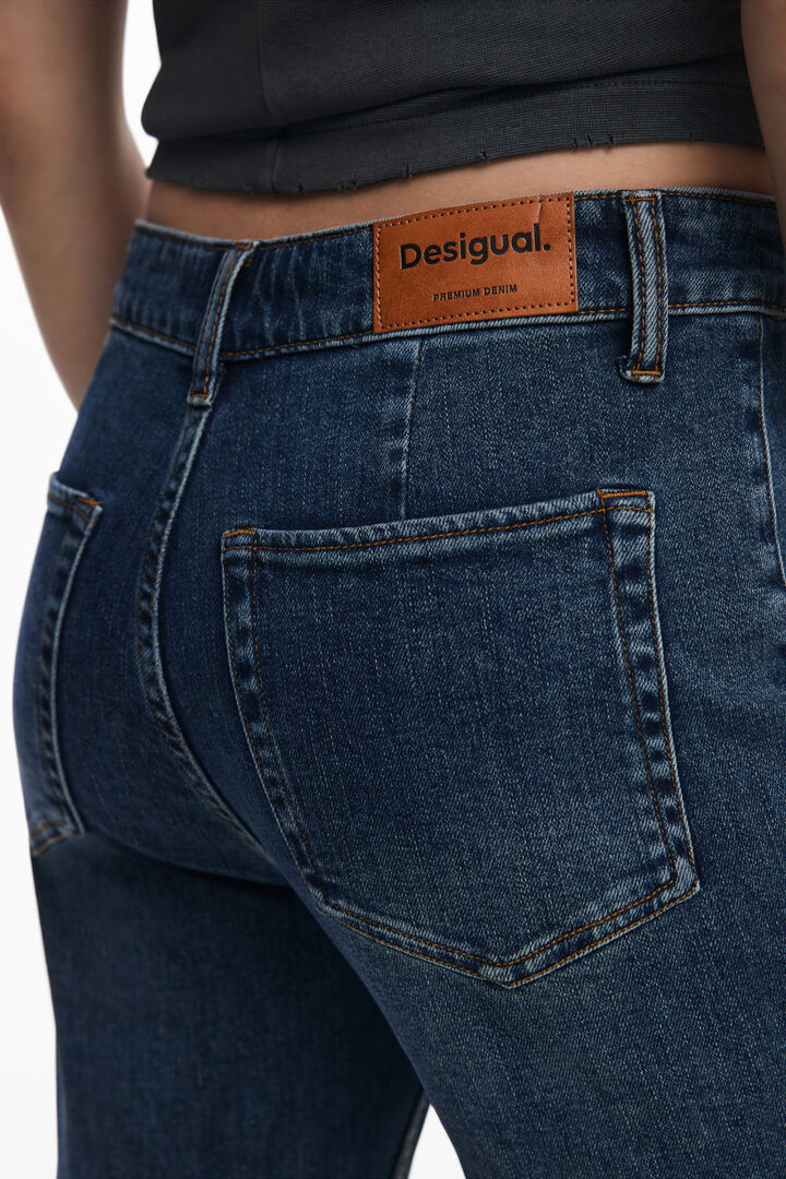 Embroidered jeans with square pockets | Desigual