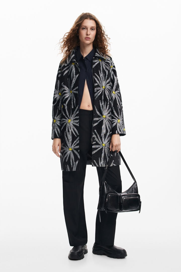 Abrigo estampado margaritas