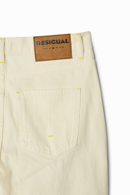 Relaxed message jeans