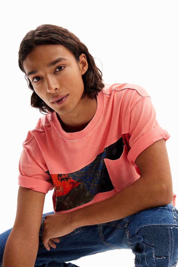 T-shirt with cutouts and pocket. | Desigual