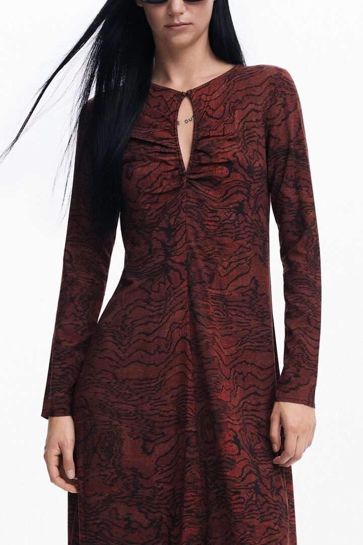 Vestido líneas desiguales