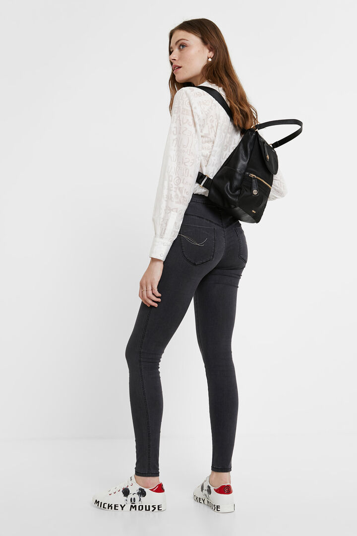 Mochila mediana silueta trapecio | Desigual