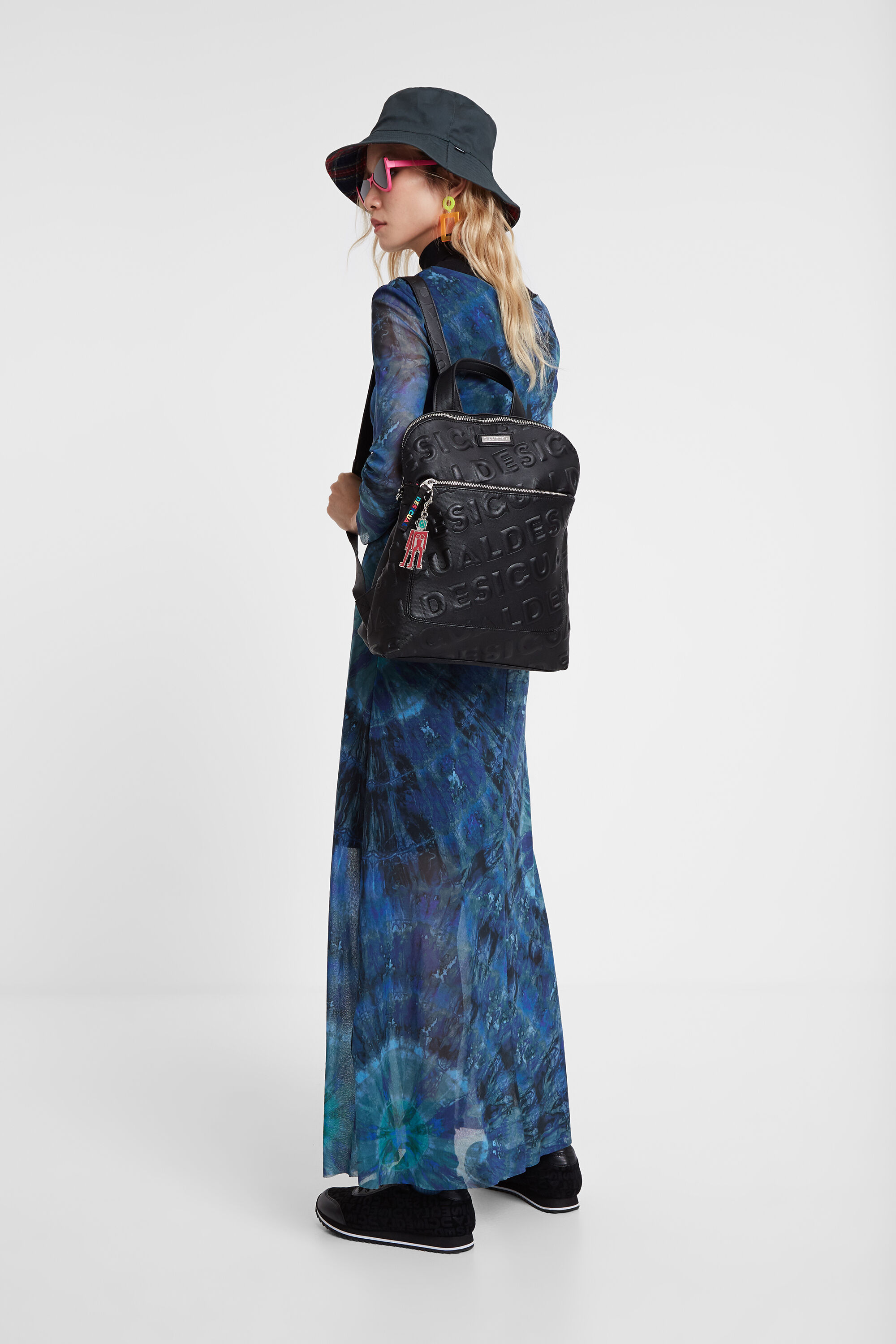 Mochila hot sale logomania desigual