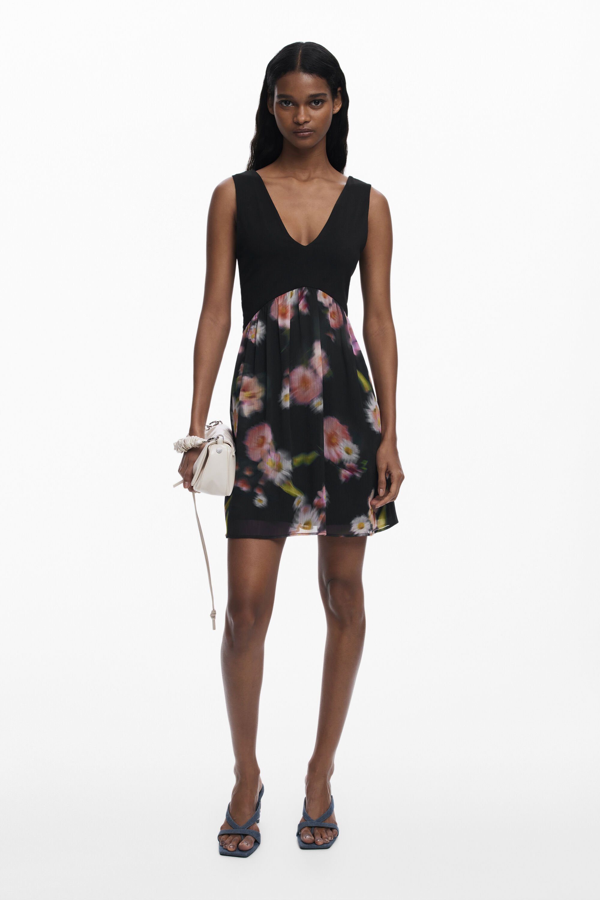 Kurzes Kleid aus zwei Materialien mit Blumenmuster