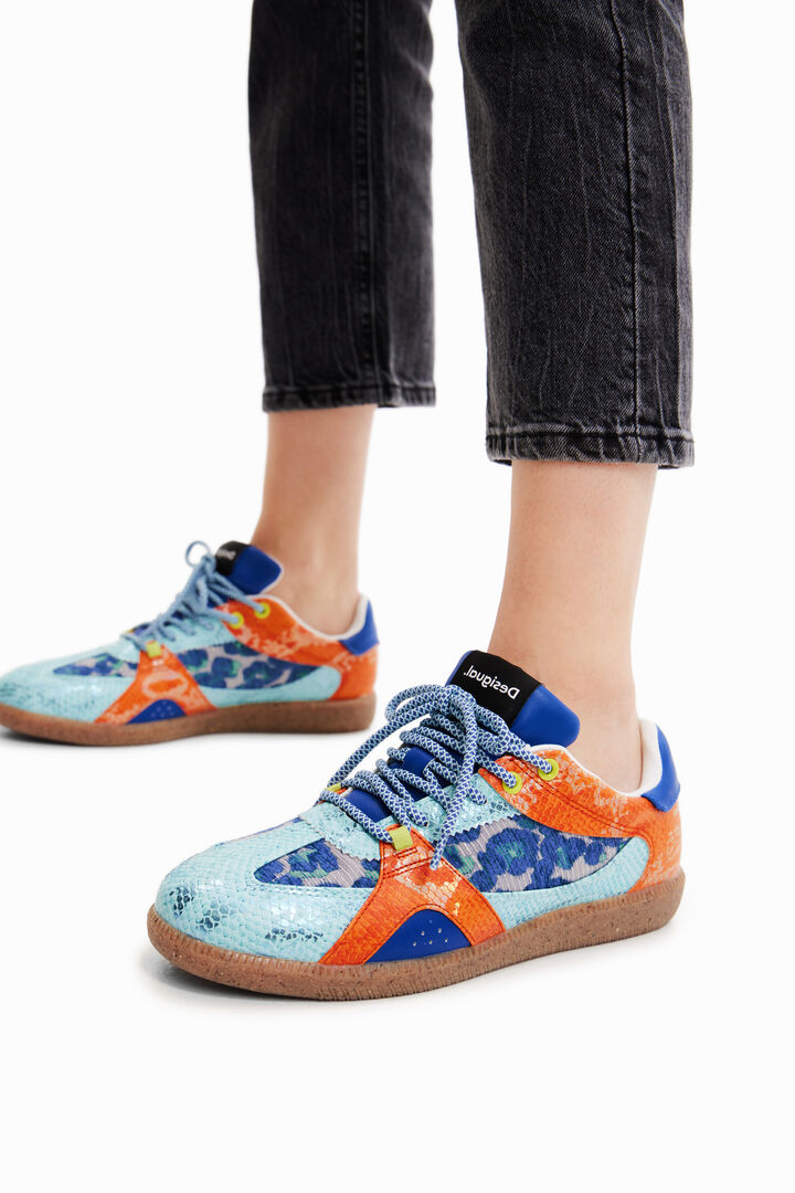Retro tenisky s viacfarebnými nášivkami | Desigual