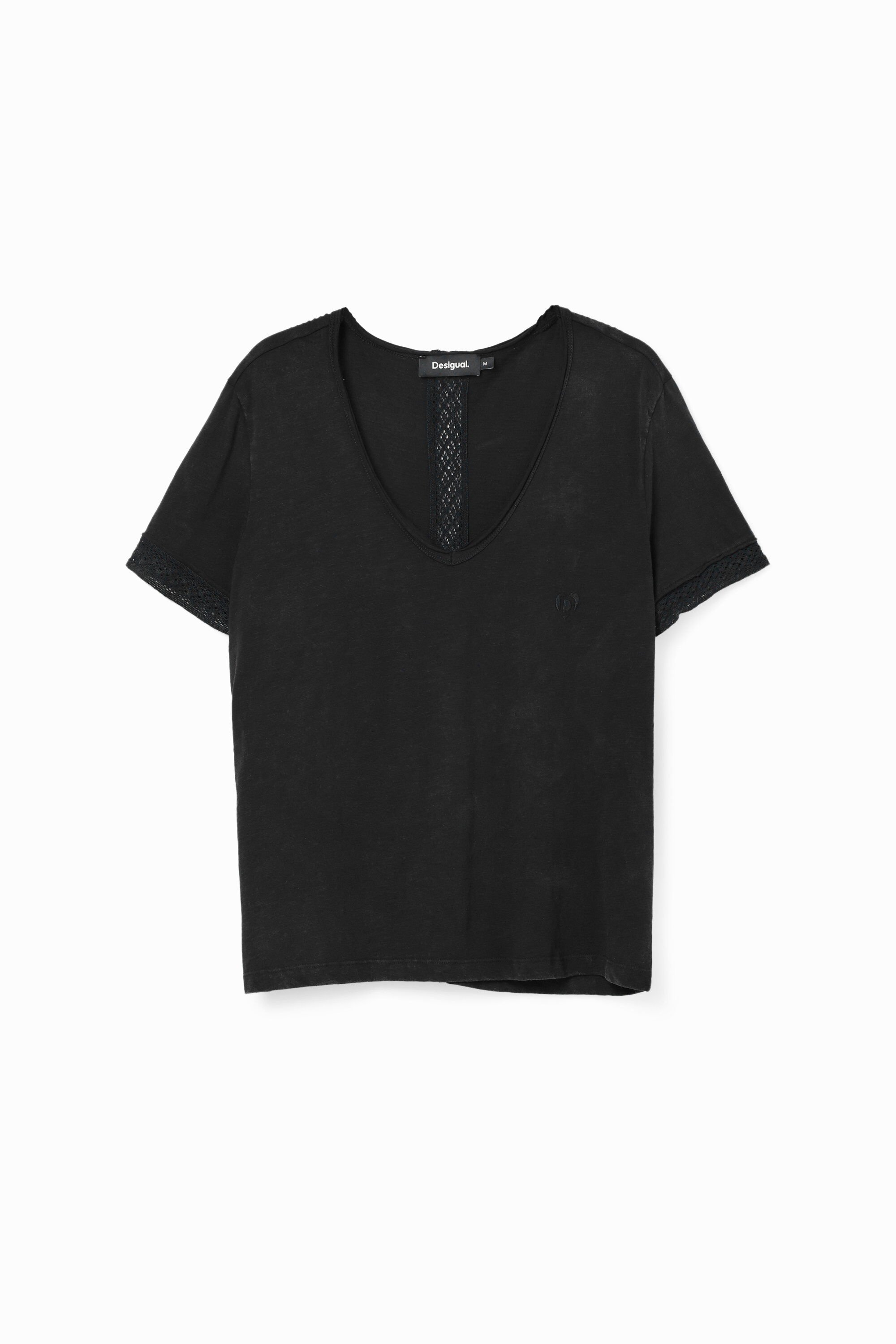 Camiseta escote pico calados