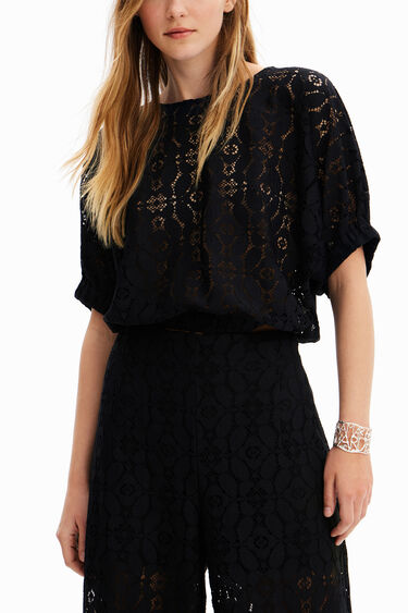 Korte kanten blouse met pofmouwen | Desigual