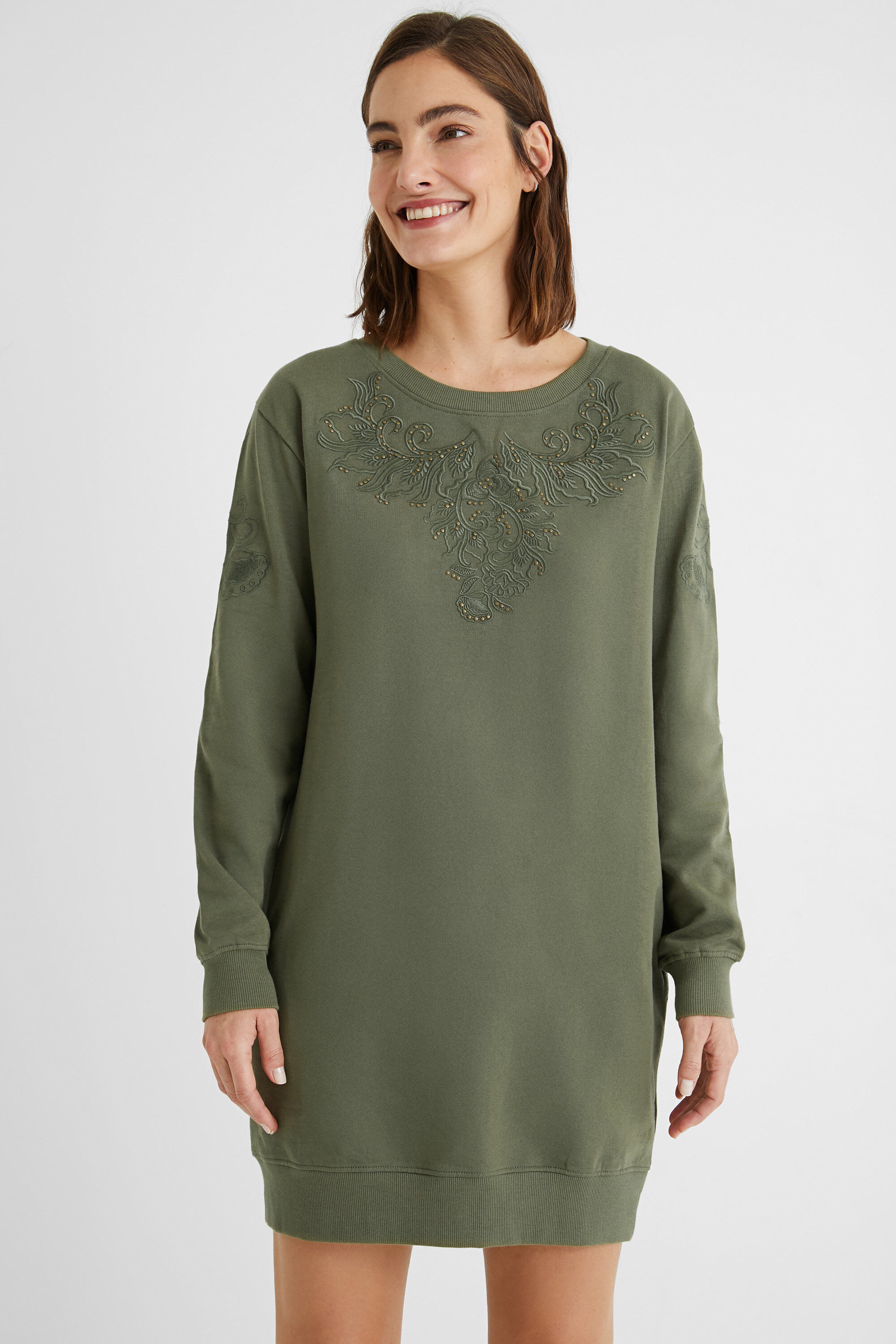 Vestido sudadera bordados