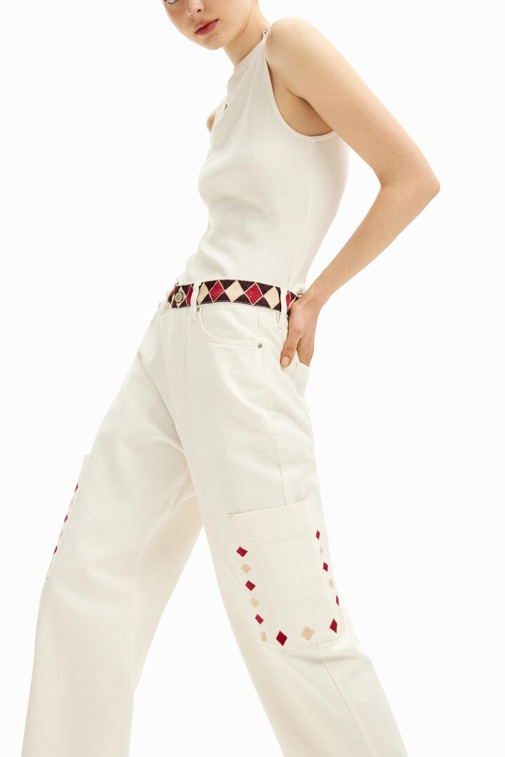 Cropped denim pants with diamond-shaped edges. | Desigual