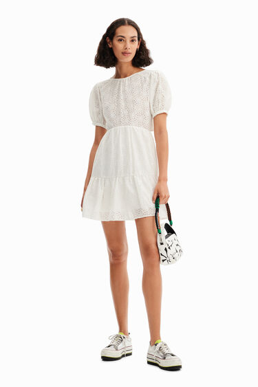 Vestit curt brodat suís | Desigual