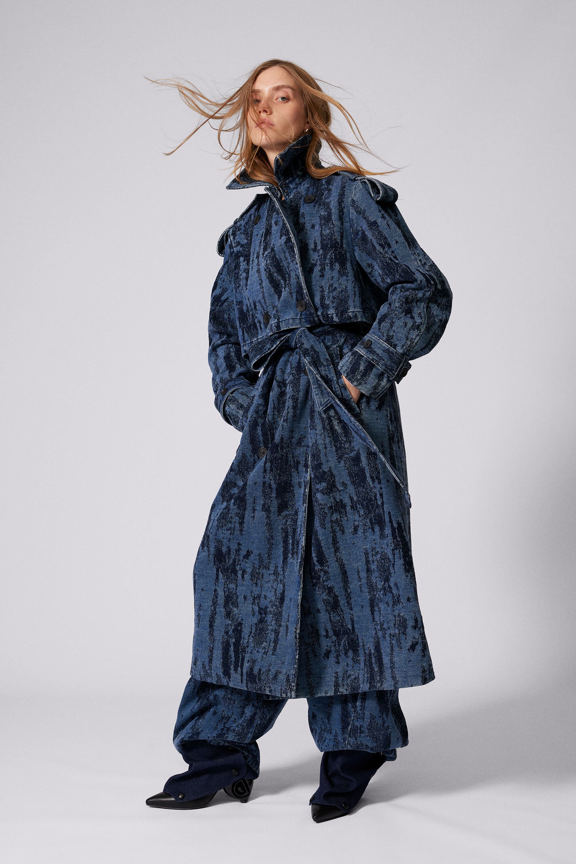 デニムのグラデーショントレンチコート 女性用 I Desigual.com