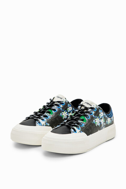Sneakers met plateauzool en bloemen