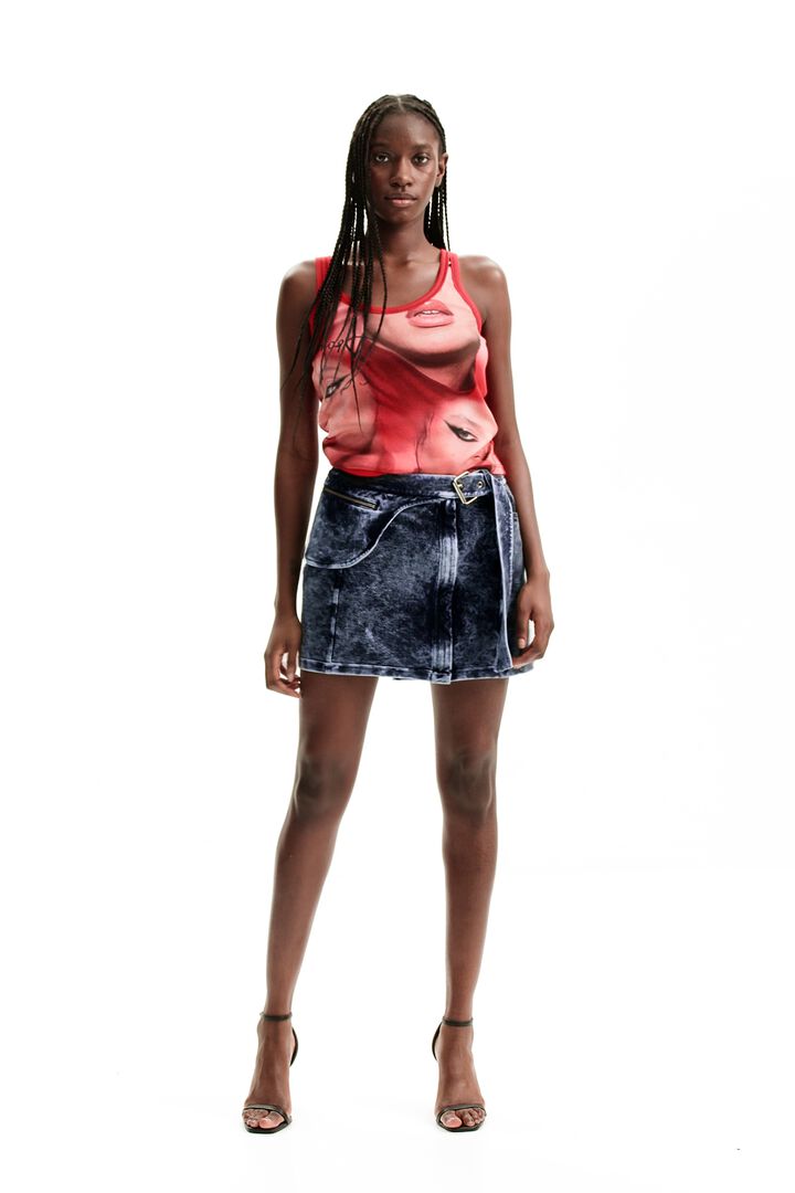 Camiseta tirantes caras Nathy Peluso | Desigual