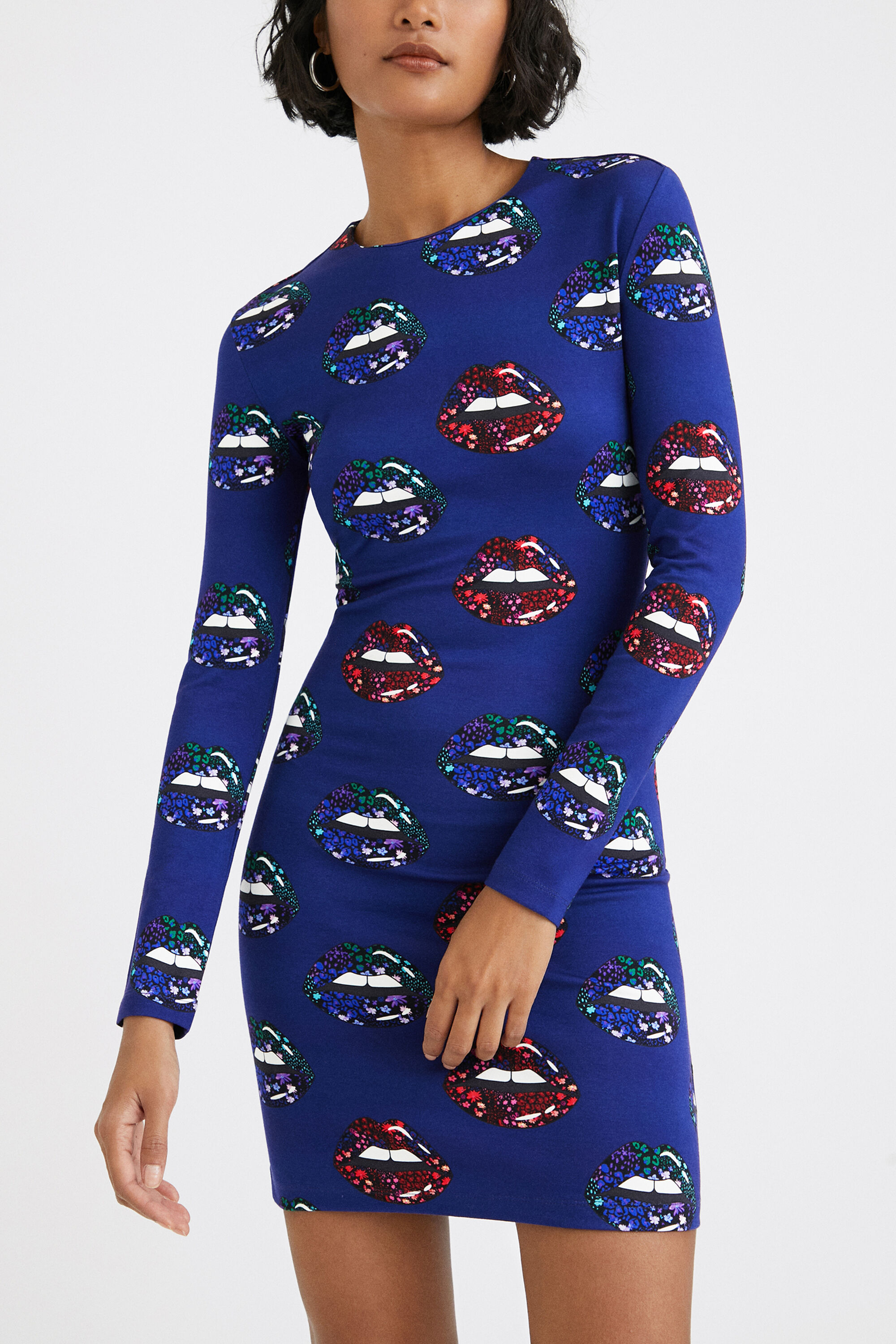 Slim short lips dress