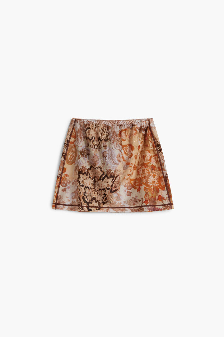 Romantic mini skirt