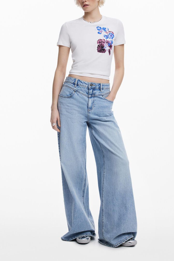 Mr. Christian LacroixによってデザインされたTシャツ