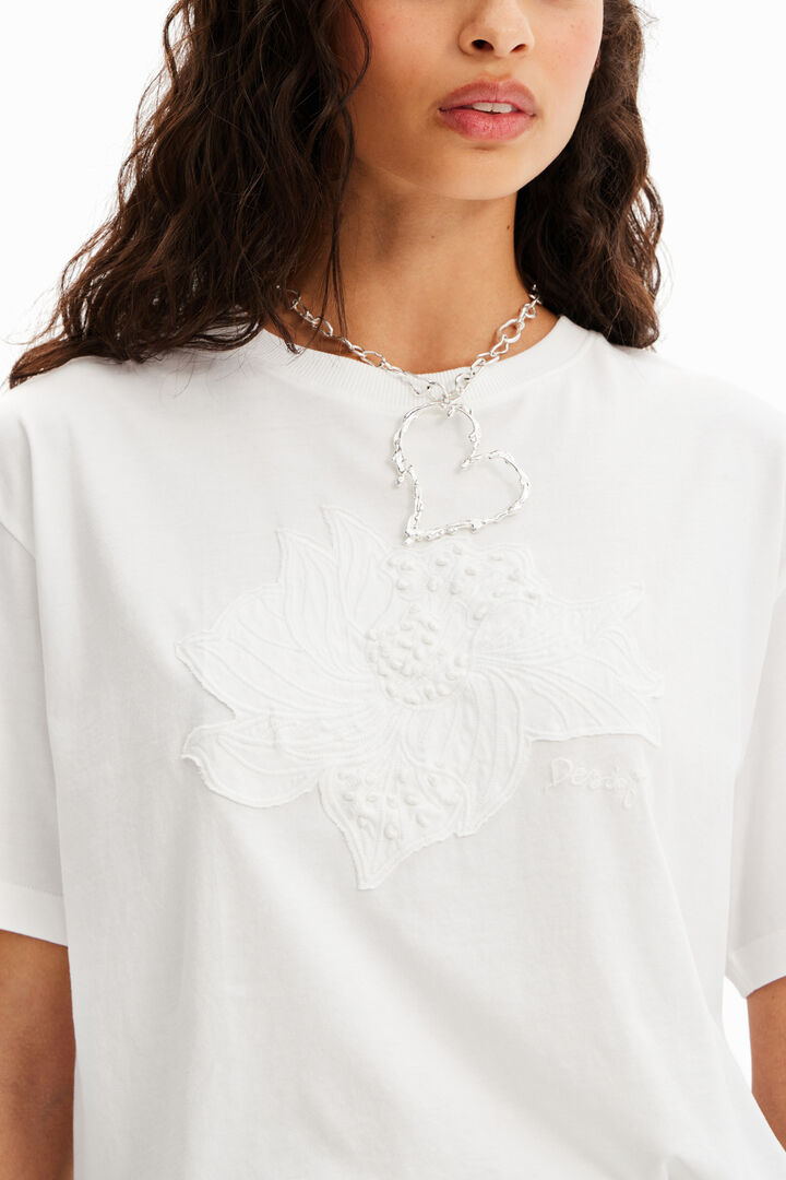 Camiseta parche flor | Desigual