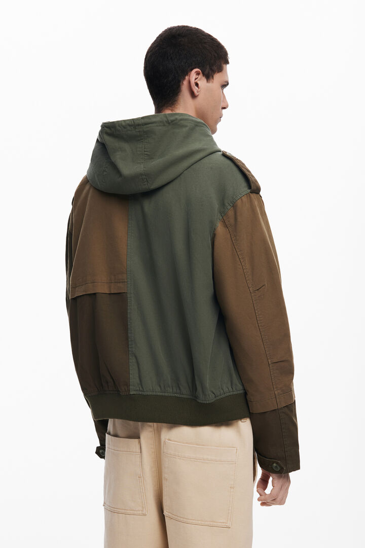 Jacke mit Kapuze und Aufnähern | Desigual