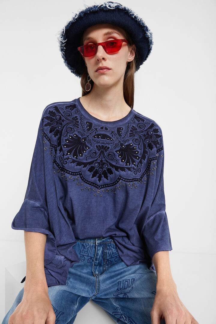 Poncho T-shirt embroideries | Desigual