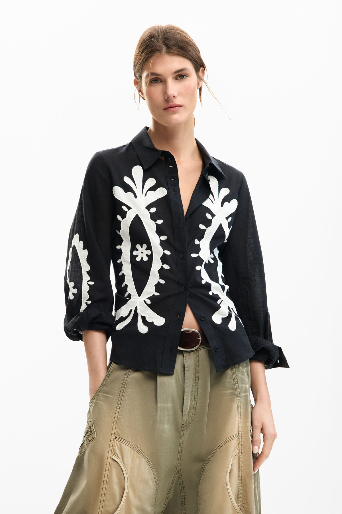 刺繍入りパフスリーブシャツ 黒 女性用 I Desigual.com