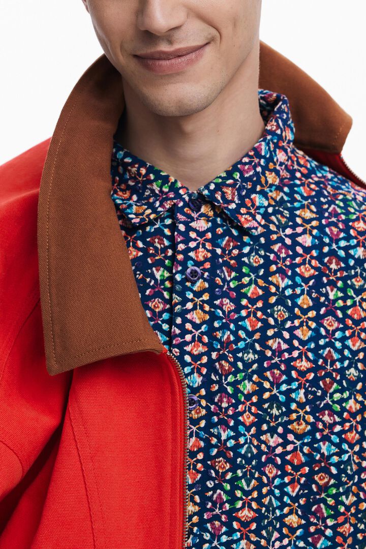 Short-sleeve shirt with ethnic embroidery