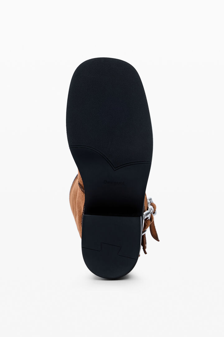 High leather boot with buckles | Desigual