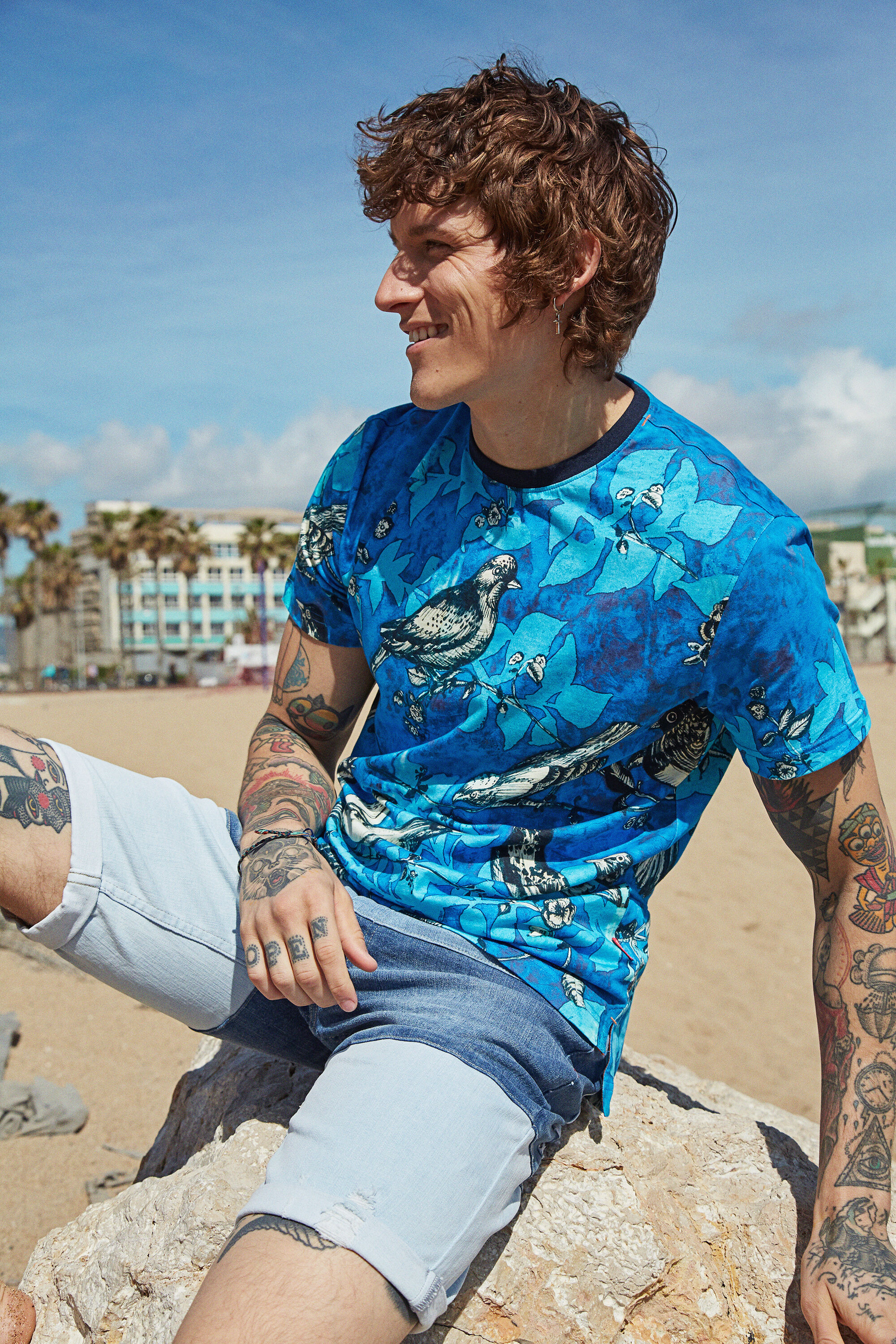 Desigual Katoenen Shirt Met Zwaluwen Diego Blue desigual kopen in de aanbieding Desigual Katoenen Shirt Met Zwaluwen Diego Blue desigual kopen in de aanbieding