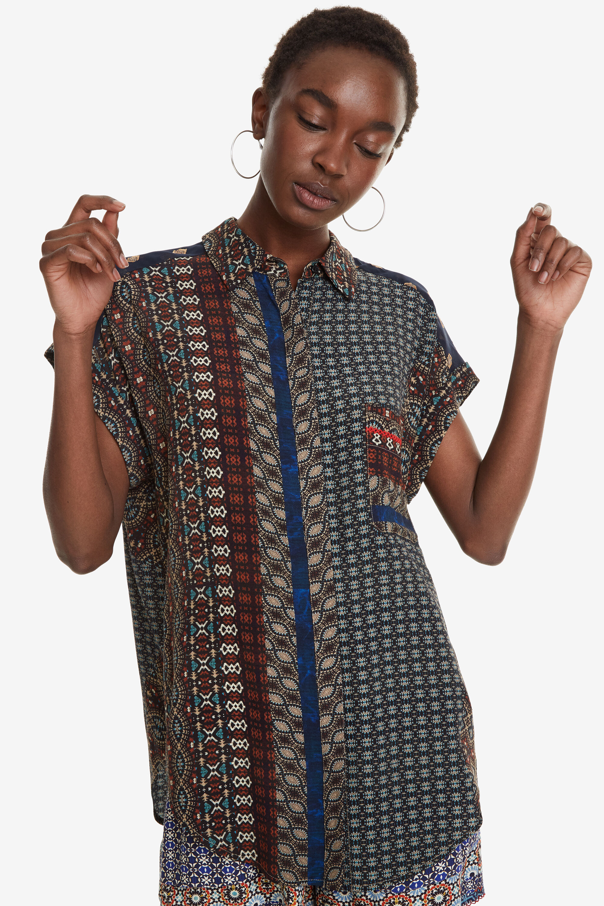 Desigual Shirt Korte Mouw Afrika Print Azhar Brown desigual kopen in de aanbieding