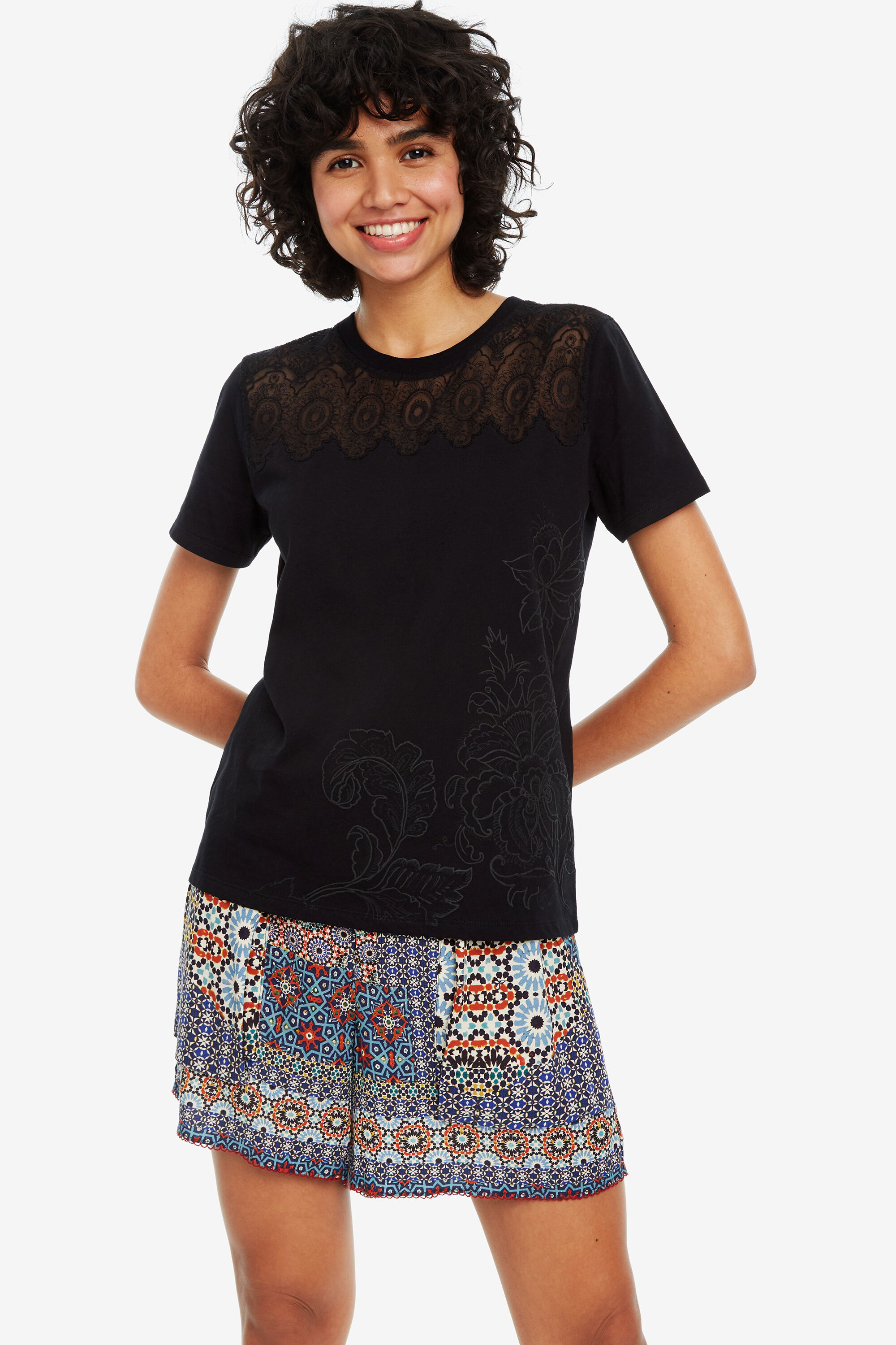 Desigual Gebloemd Zwart T Shirt White Flower Black desigual kopen in de aanbieding