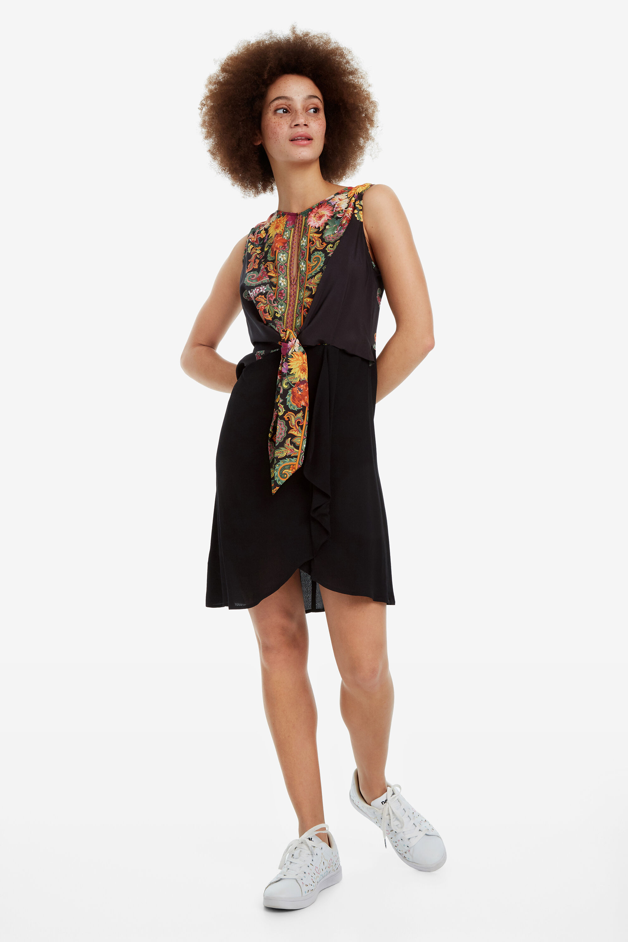 Desigual Zwarte Jurk Met Bloementop Vilma Black 46 desigual kopen in de aanbieding